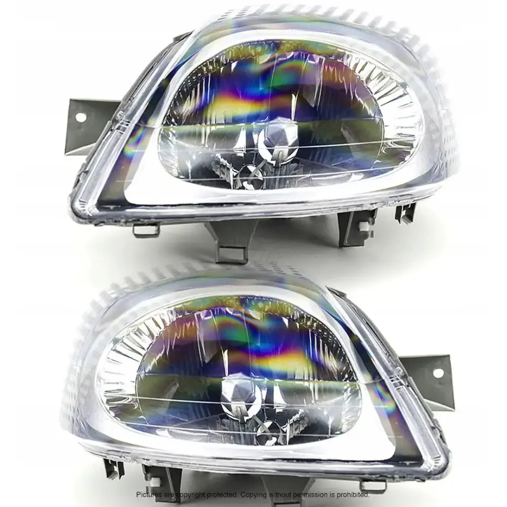 Frontlykter Nissan Primastar III 01-07 med klare glass og regnbueaktig refleks, sett fra skrå vinkel.