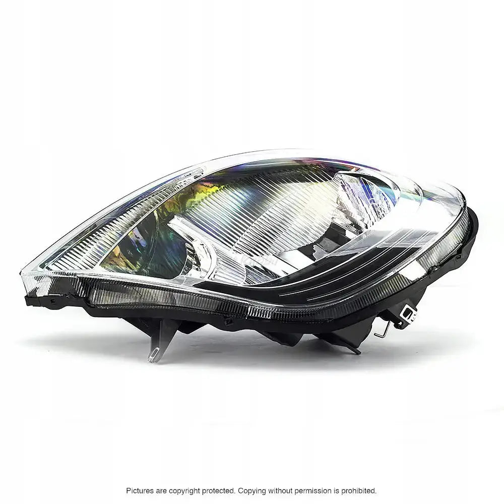 Frontlykter Nissan Primastar IV 06-16 H4 sett fra siden med synlige reflektorer og innvendige detaljer.