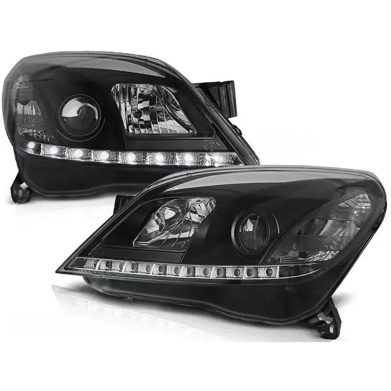 Hovedlykter Opel Astra H 03.04-09 Black med LED-lysrekke og reflekterende detaljer, sett forfra.