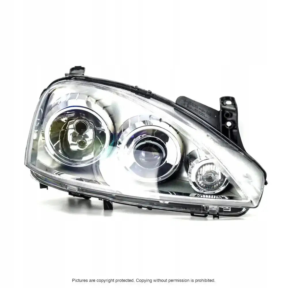 Hovedlykter Opel Combo 03-10 med klar plast og sort ramme, sett skrått forfra med synlige detaljer.