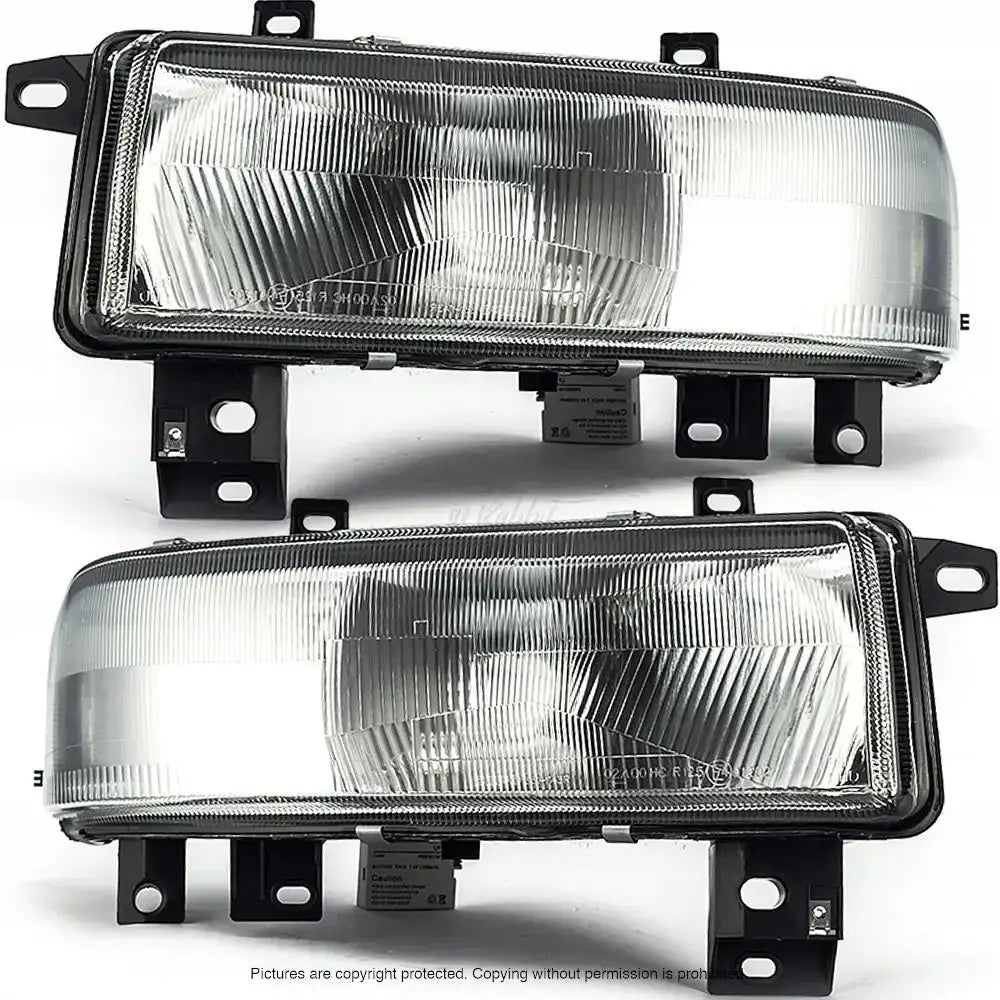 Frontlykter Opel Movano 98-03 sett med to rektangulære lamper med klart glass og sorte fester.