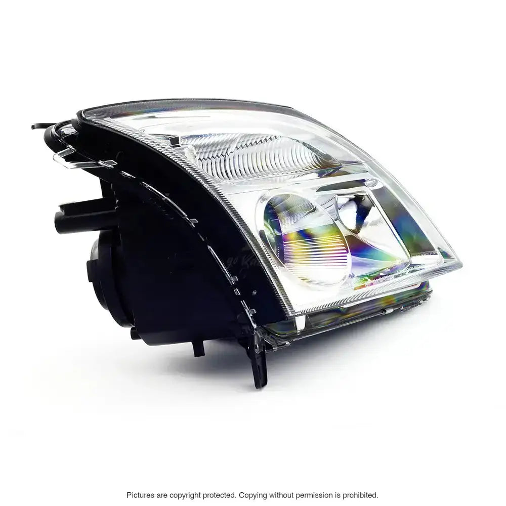 Headlights Opel Signum 02-05 H7 Chrome i klart glass og sort plast sett fra skrå vinkel.