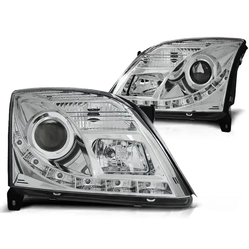 Hovedlykter Opel Vectra C i klart glass og krom, vist fra skrå vinkel med LED og svarte detaljer.