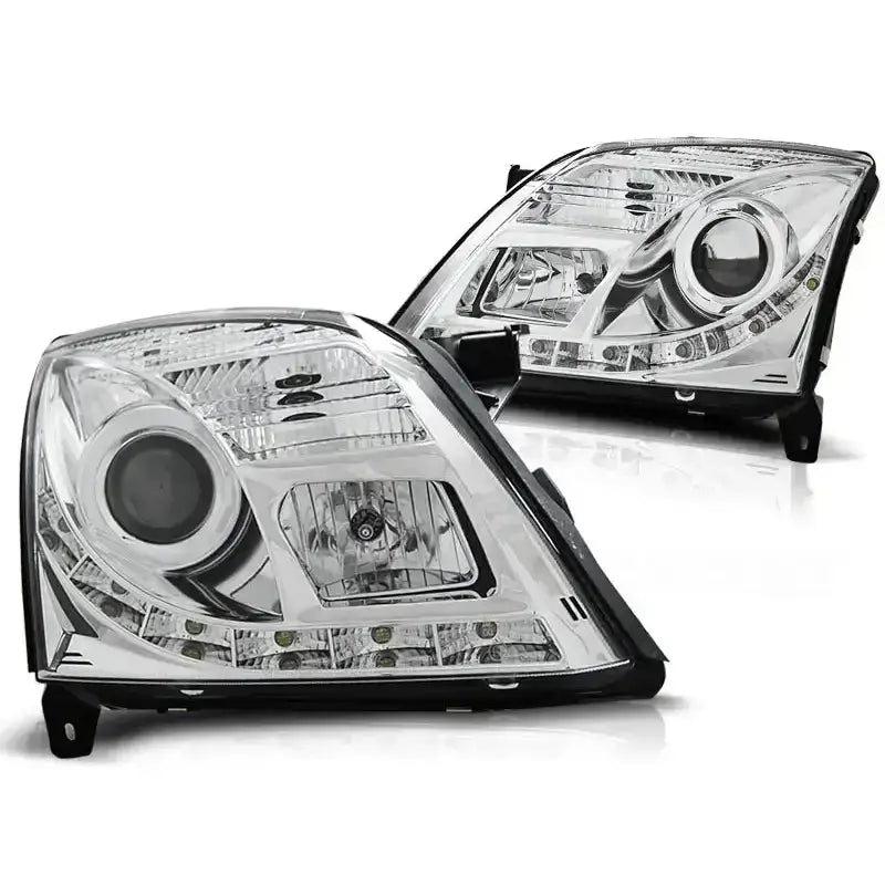 Hovedlykter Opel Vectra C Tru DRL Chrome med klare glass og runde prosjektorlinser fra skrå vinkel.