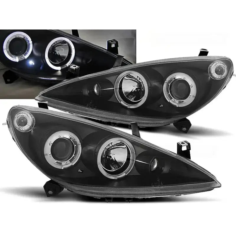 Frontlykter Peugeot 307 Angel Eyes Clearglass Black med klare linser og hvite LED-ringer, sett forfra.