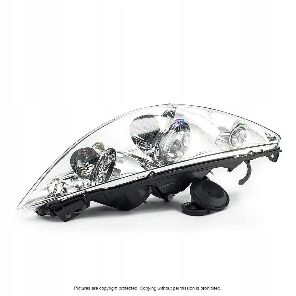 Frontlykter Peugeot 308 07-11 med klart deksel og reflektorer, skrå sidevisning mot hvit bakgrunn.