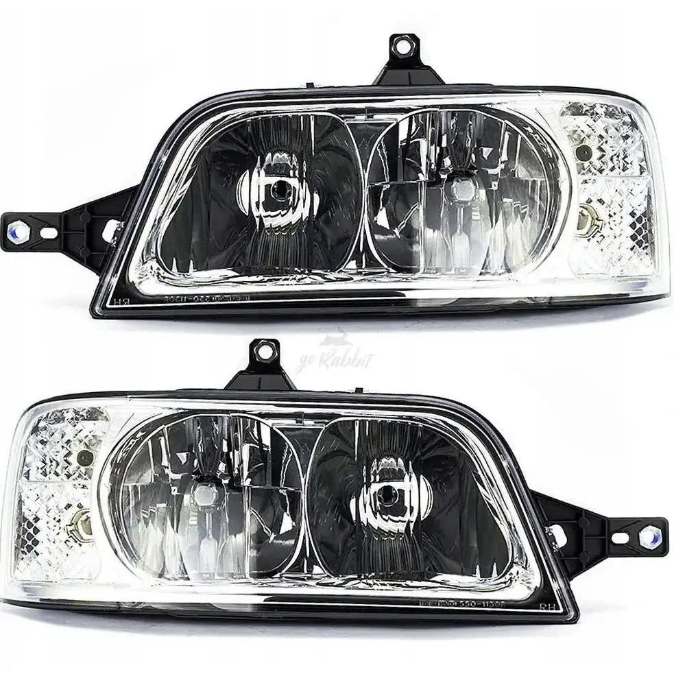 Frontlykter Peugeot Boxer 02-06 H7 sett forfra med klart glass, sort plast og reflekterende detaljer.