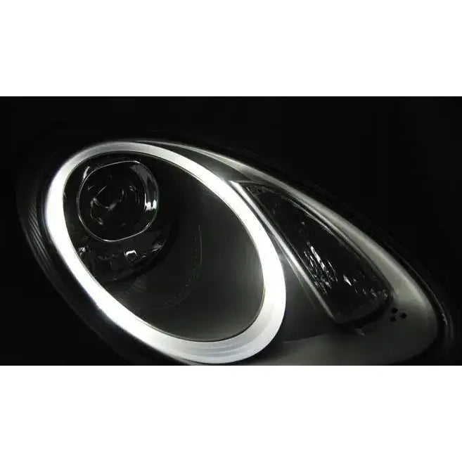 Hovedlys Porsche Boxster 987 HID med LED-lysring, nærbilde fra skrå vinkel, blank overflate.