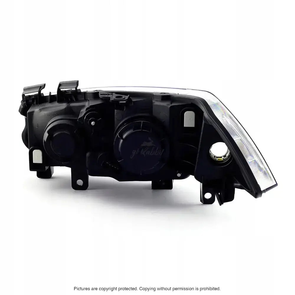 Headlamp bakside av Renault Megane 02-05 frontlykt med synlige koblingspunkter og plastdeksler.