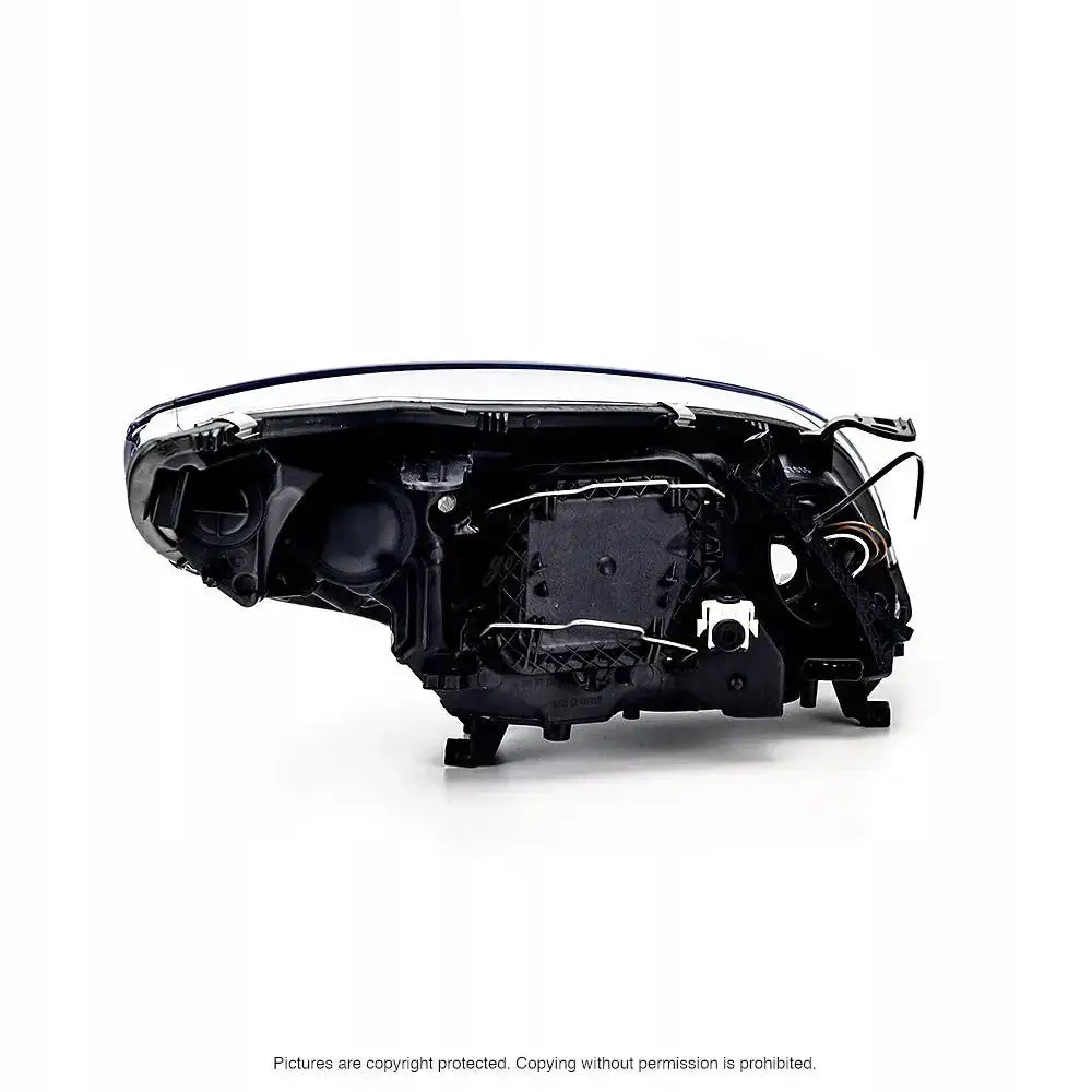 Hovedlys Renault Megane 3 12-13 sett bakfra med synlige elektriske komponenter og tilkoblinger.