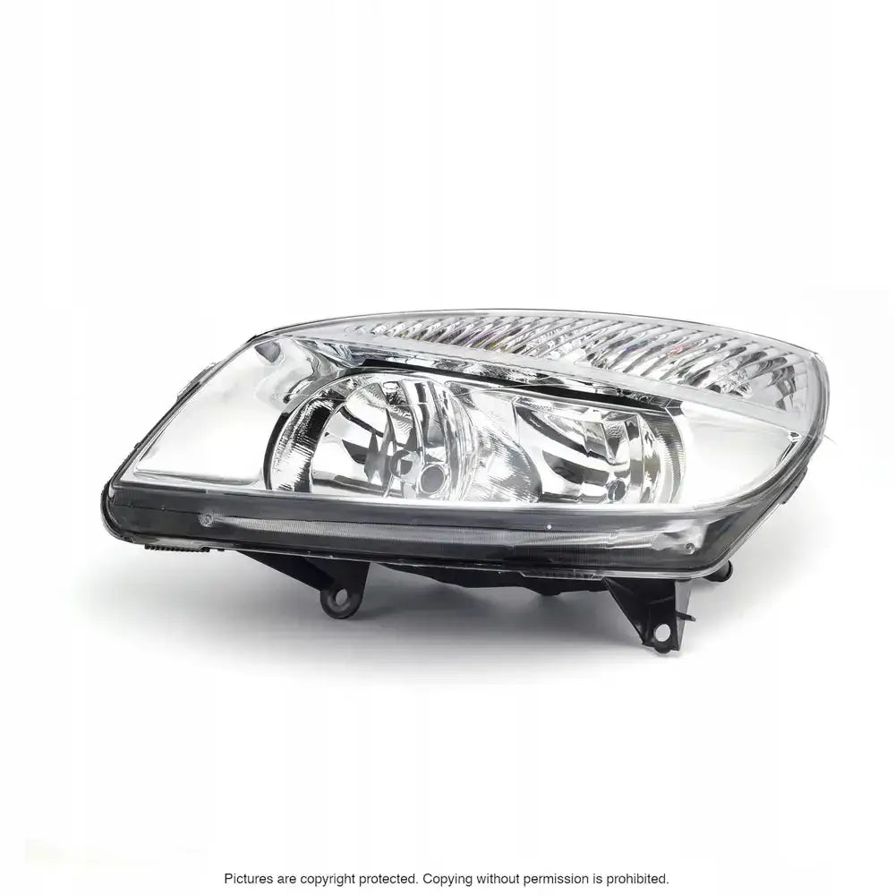 Hovedlykter Renault Scenic 03-09 avbildet fra skrå vinkel med detaljerte reflektorer synlig.