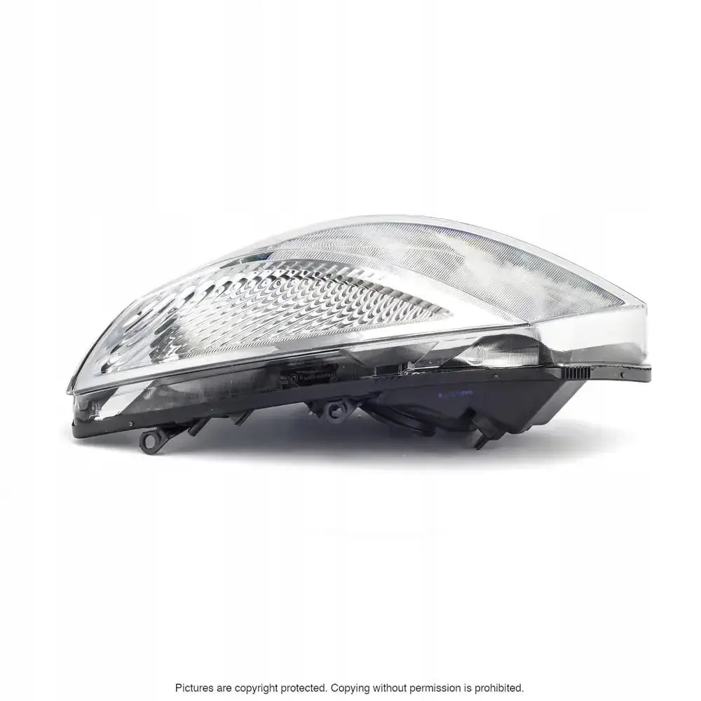 Headlights Renault Scenic 03-09 vist fra siden med fokus på reflektordetaljer og glassdekselstruktur.