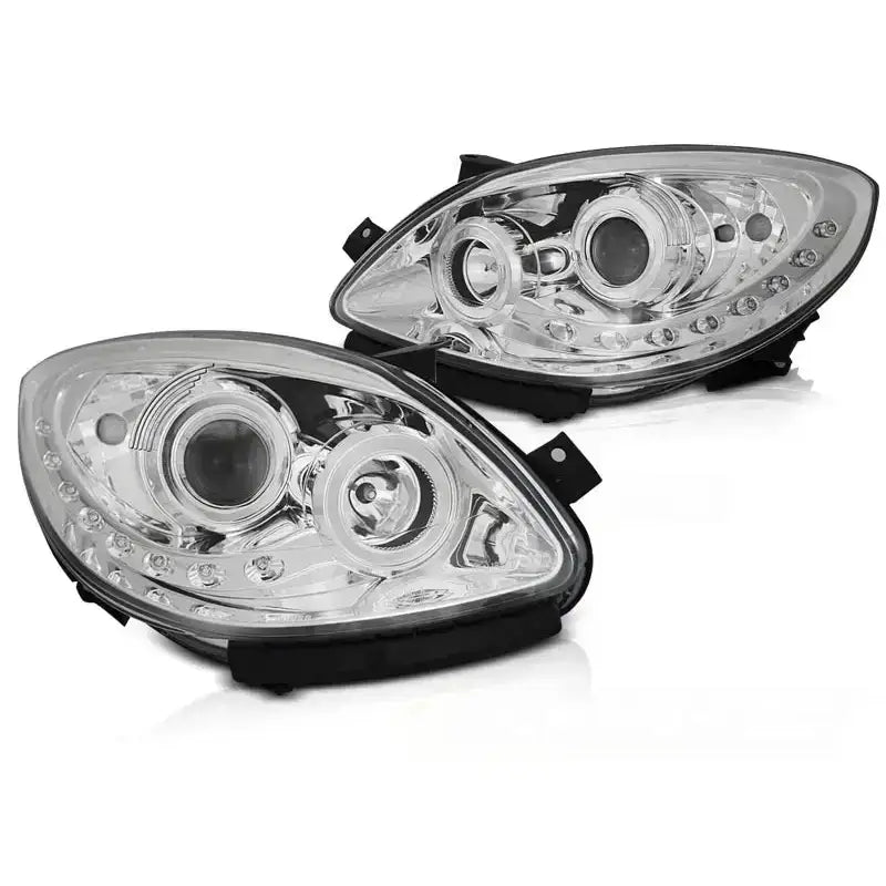 Frontlykter Renault Twingo 07-11 Daylight Chrome med LED og runde reflektorer, sett fra skrå front.