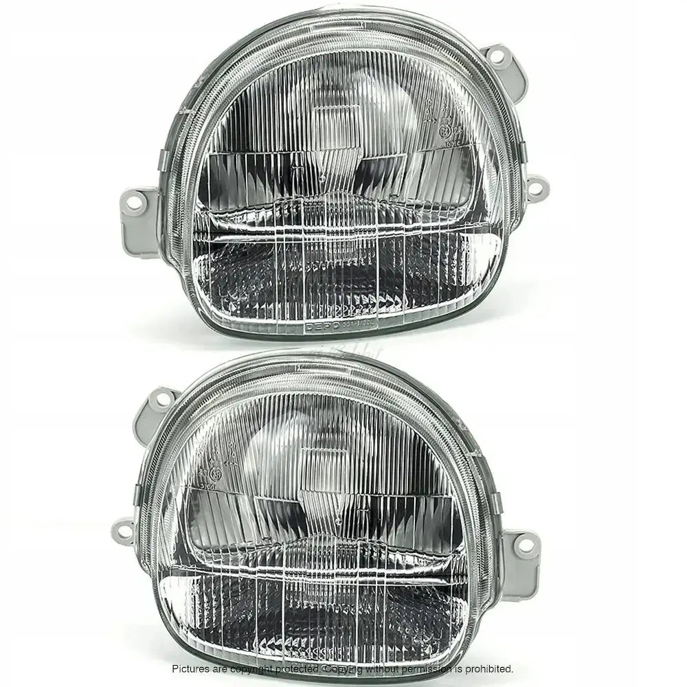 Frontlykter Renault Twingo 93-98 H4, to runde lykter i klart glass med riller, sett forfra mot hvit bakgrunn.