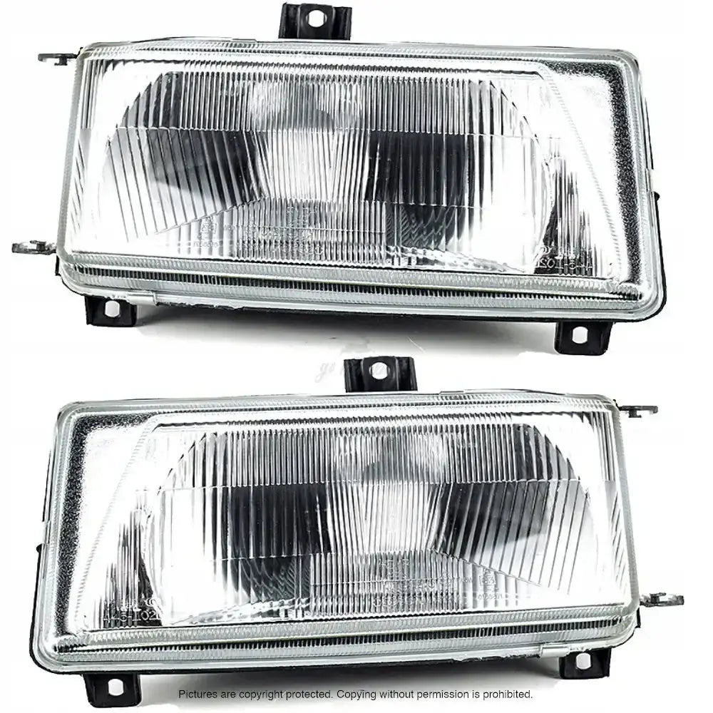 Frontlykter Seat Cordoba 1 93-02 H4 med klart, riflet glass og synlige metallrammer sett forfra.