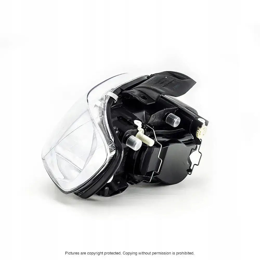 Headlights til Seat Cordoba 1 99-02 med klar front, svart bakside og synlige monteringsfester.