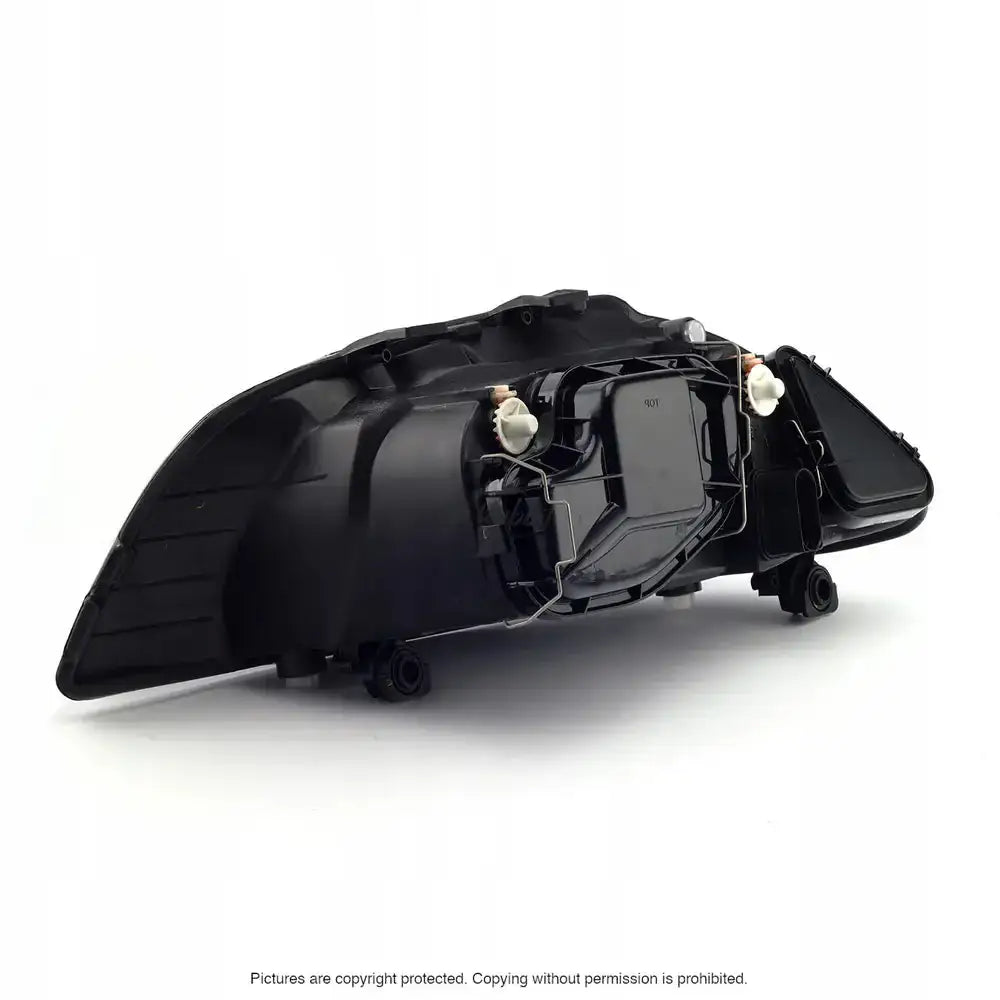 Headlamp Seat Cordoba 2 02-09 sett fra skrå bakside med ledningsfester og lampeholdere synlige.