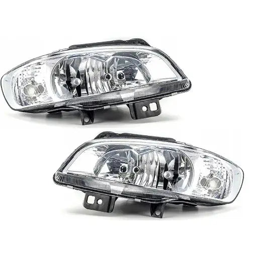 Frontlykter Seat Cordoba 99-02 H7/H7 med klare glass, svarte fester og seksjonsdelte reflektorer.