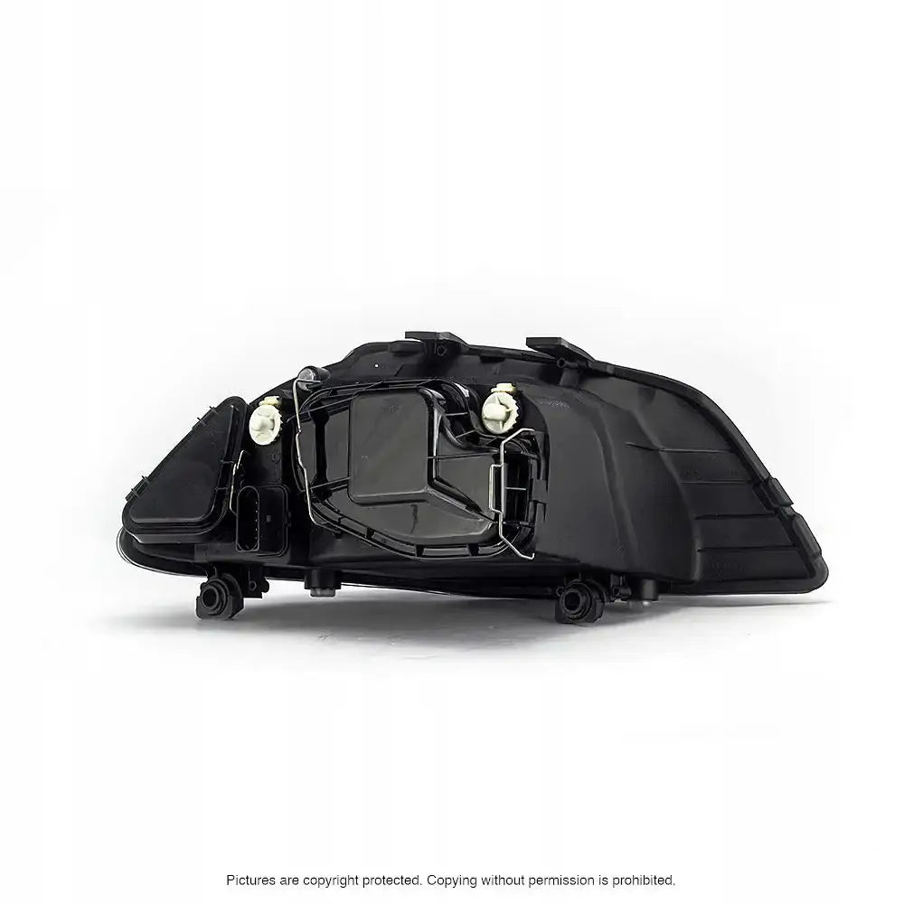 Headlamp bakside av frontlykter til Seat Ibiza 3 02-09 med synlige tilkoblingspunkter og detaljer.