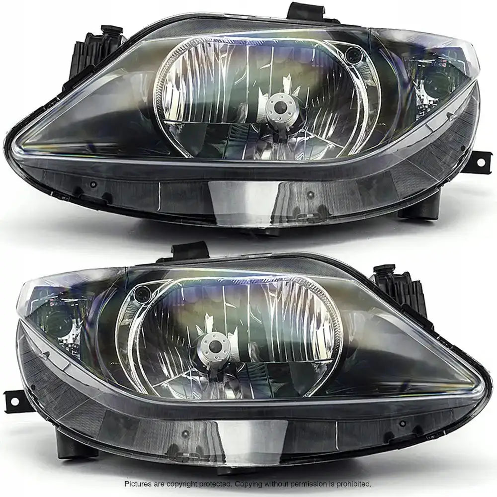 Frontlykter Seat Ibiza 4 08-12 H4, to svarte og klare billykter med synlige reflektorer, forfra.