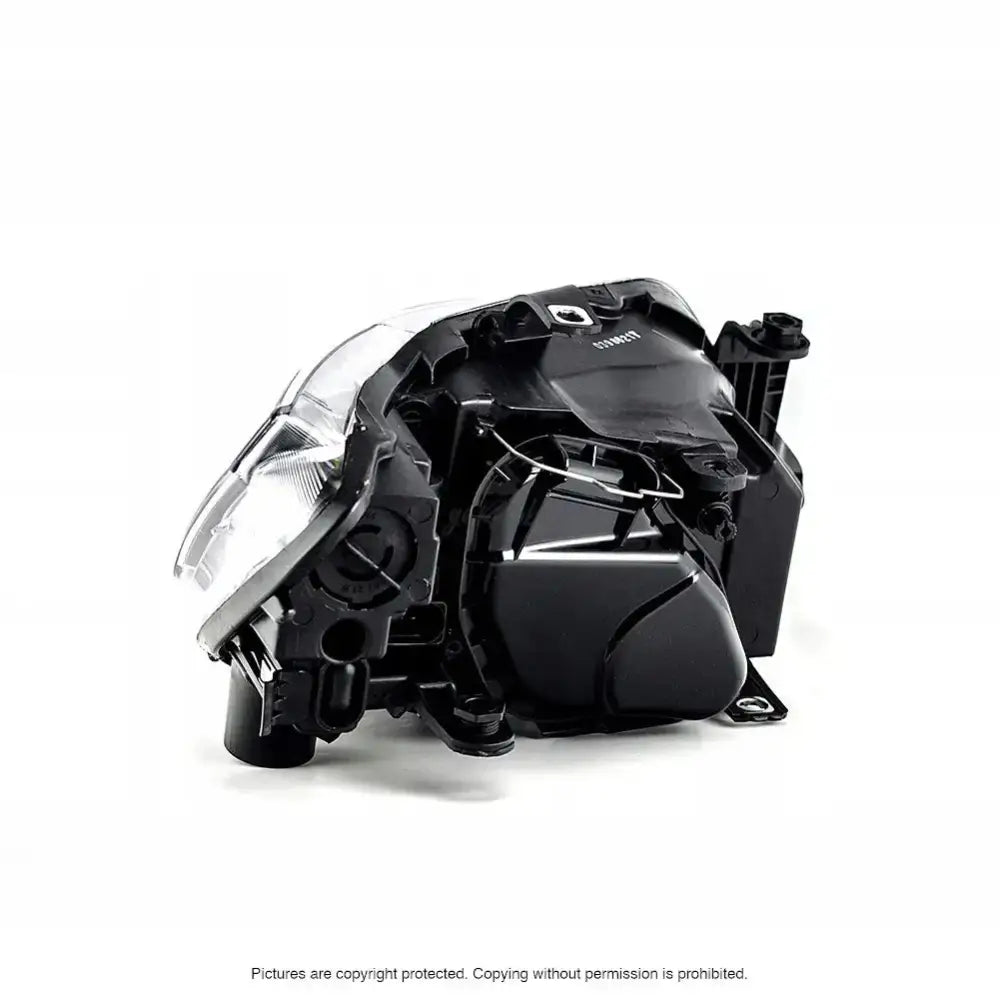 Headlamp bakside av frontlykt til Seat Ibiza 4 12- H4 med synlige ledningsfester og festepunkter.