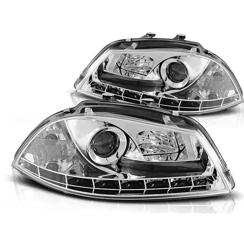 Hovedlykter Seat Ibiza 6L 04.02-08 i chrome med LED og svarte detaljer, sett forfra og fra siden.