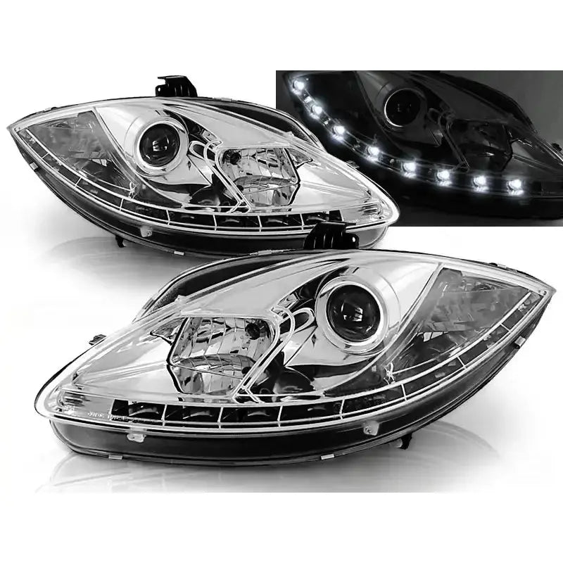 Frontlykter Seat Leon Altea 09-13 Tru DRL Chrome, sett skrått forfra med LED-lys detaljbilde.