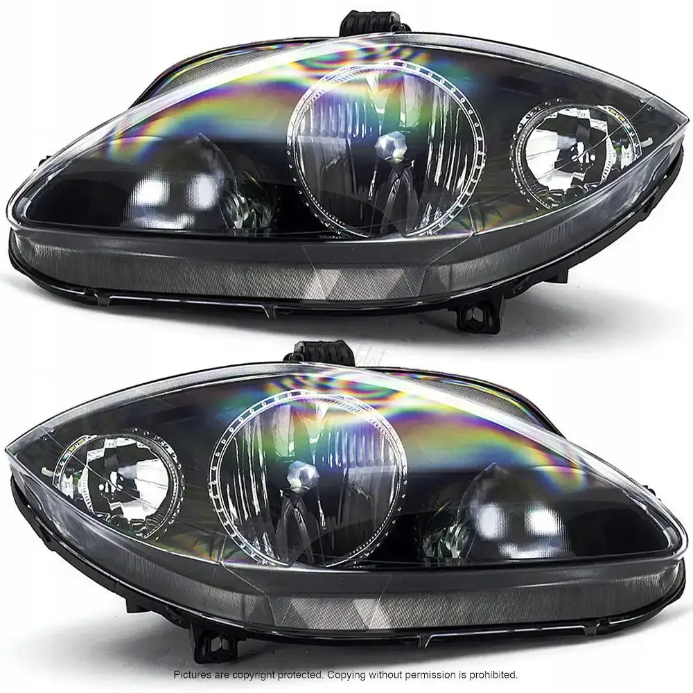 Frontlykter Seat Toledo 04-09 H7 i sort og klart glass med reflektorringer og regnbueeffekt.