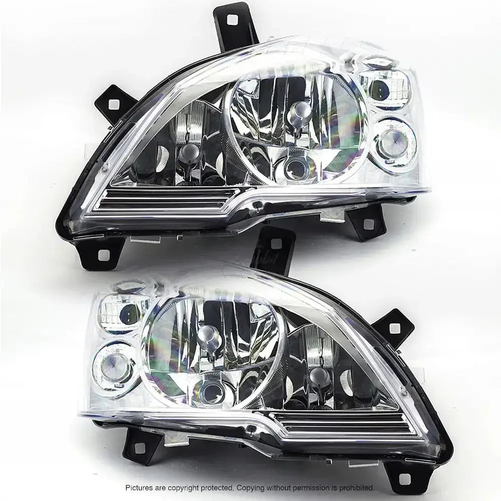 Frontlykter sett til Mercedes Vito W639 2010-2014, klart glass og svarte detaljer, vist ovenfra.