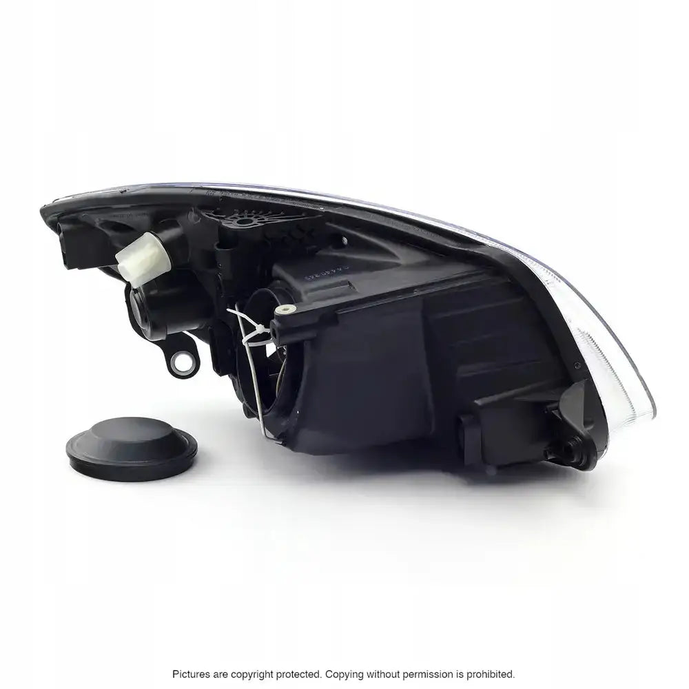 Hovedlys Skoda Fabia 06-10 H4 sett bakfra med synlige lokk og ledningstilkoblinger.