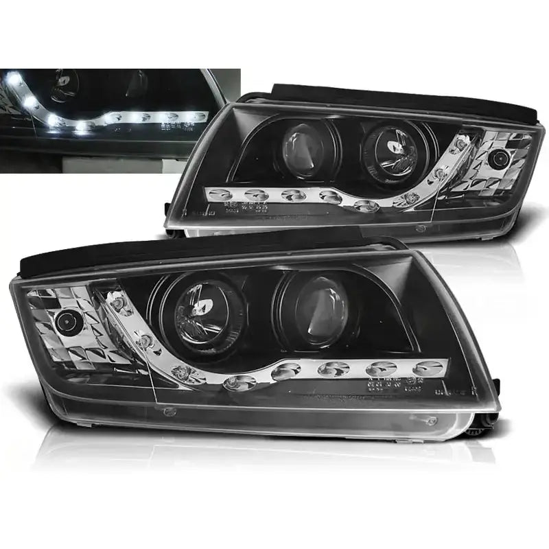 Frontlykter Skoda Fabia 12.99-08 Black med LED-lys og reflektordetaljer, vist fra skrå vinkel.