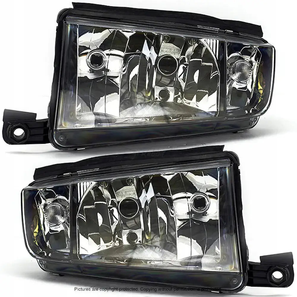 Frontlykter Skoda Fabia 99-08, rektangulære med klar plast, krom og sorte innramminger, sett forfra.