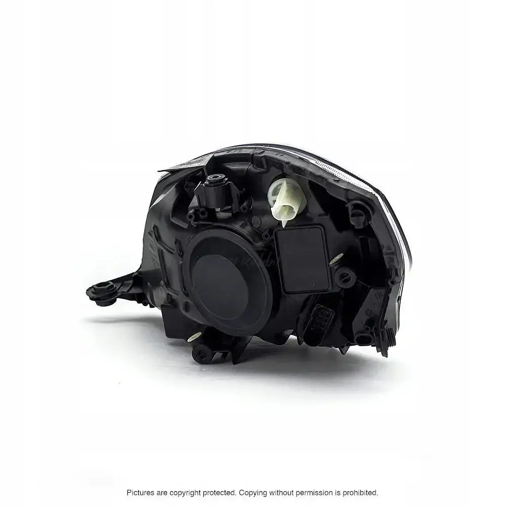 Headlights Skoda Fabia II 10-15 H4 sett bakfra med synlige kontakter og rund deksel mot hvit bakgrunn.