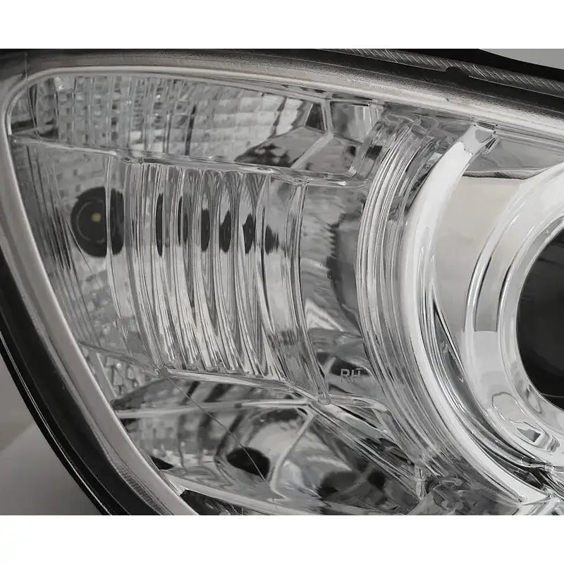 Hovedlys Skoda Octavia 09-12 Chrome DRL med klare linser og kromdetaljer, nærbilde.