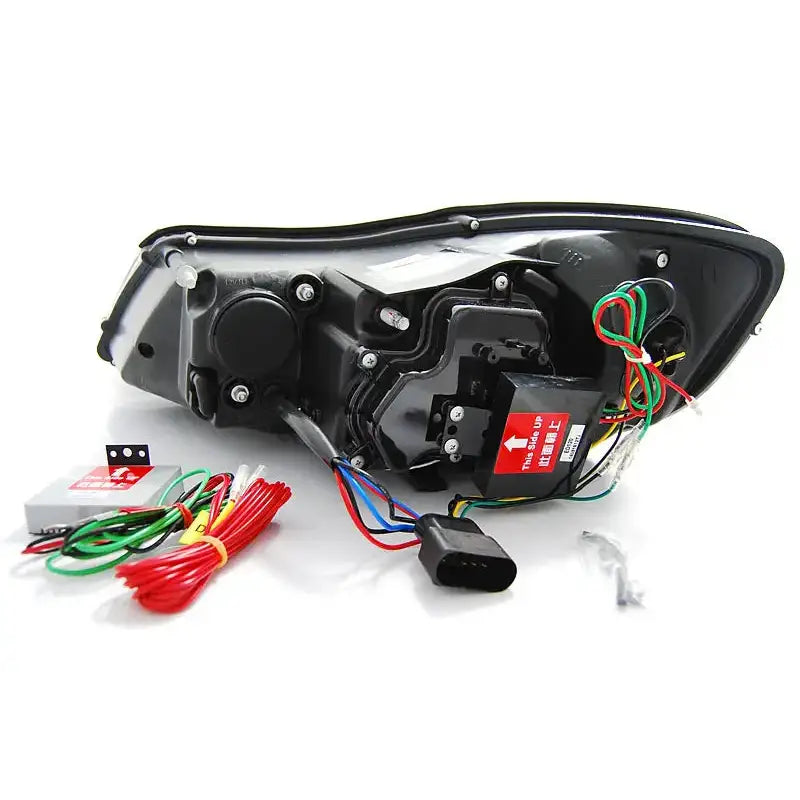 Headlamp bakside av Skoda Octavia 09-12 Chrome DRL med ledninger og elektroniske moduler.