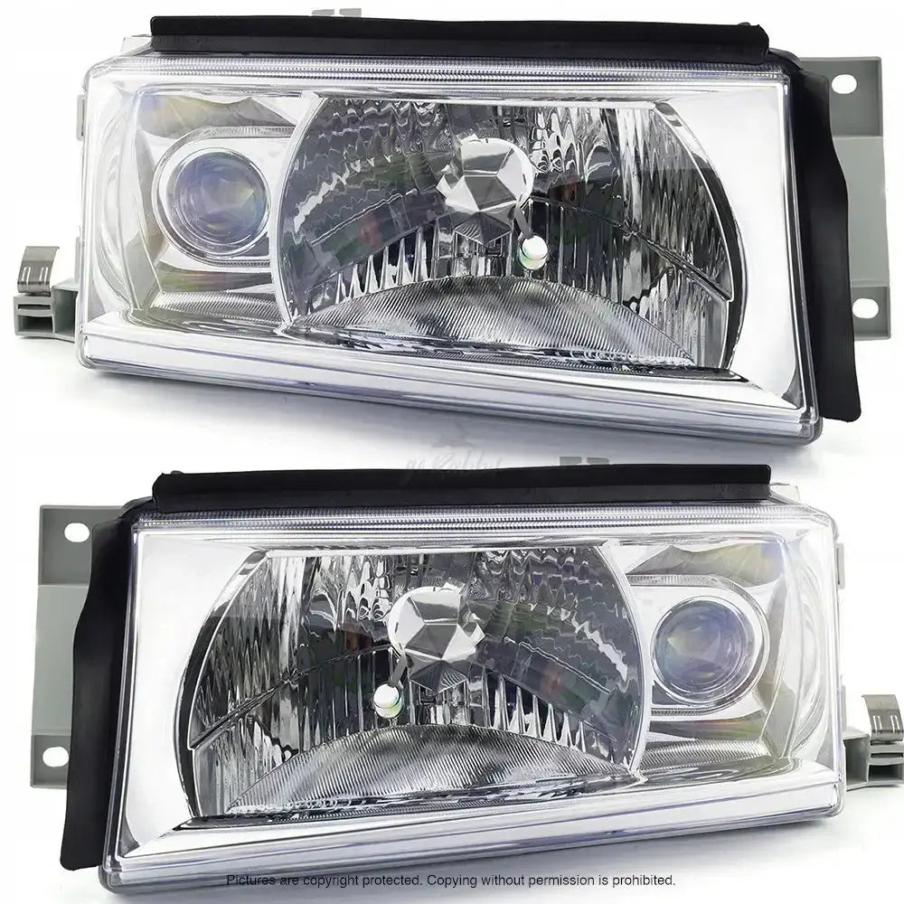 Hovedlykter til Skoda Octavia 1 00-04 H4 vist fra forsiden med klare linser og sorte detaljer.