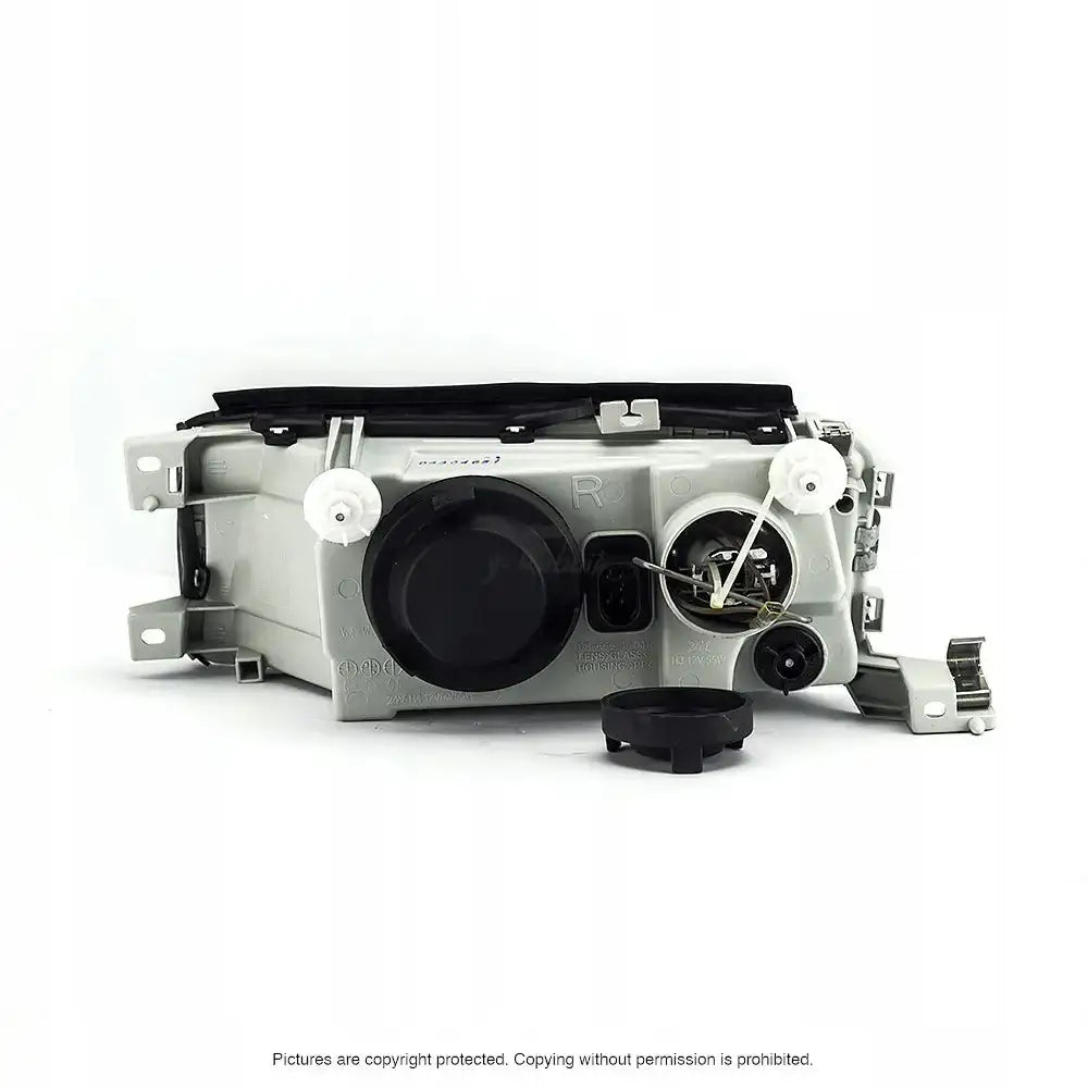 Headlamp bakside av Skoda Octavia 1 frontlykt med synlige stikkontakter og justeringshjul.