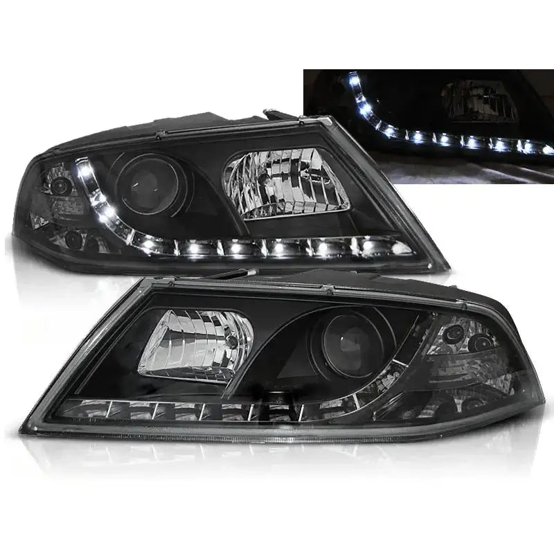 Frontlykter Skoda Octavia 2 03.04-08 i svart med klare linser og integrerte LED-lys, frontvisning.