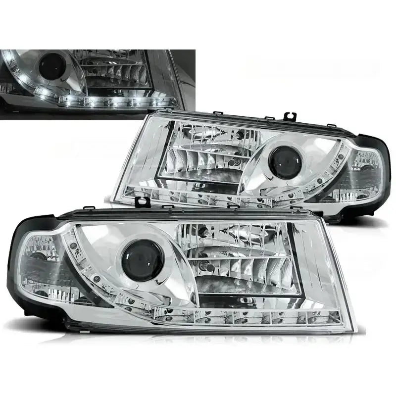 Frontlykter Skoda Octavia I med kromdetaljer og LED-lysstripe, sett forfra mot hvit bakgrunn.