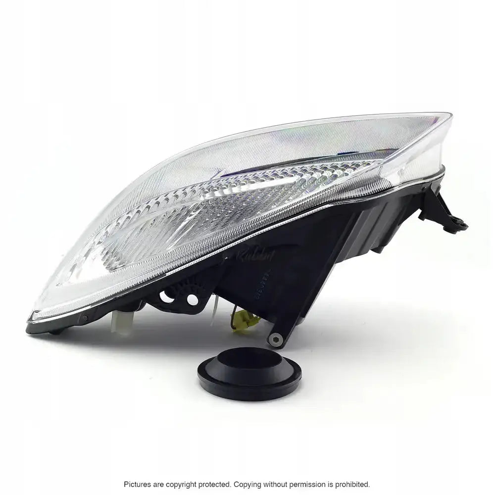 Headlights Skoda Roomster 06-10 H4 med klart glass og svart bakside, vist fra skrå sidevinkel.