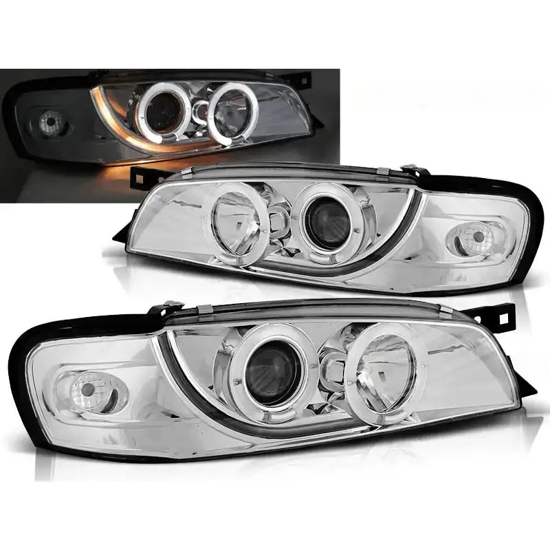 Frontlykter Subaru Impreza 05.93-10.00 Angel Eyes Chrome med LED-ringer, vist fra skrå vinkel.