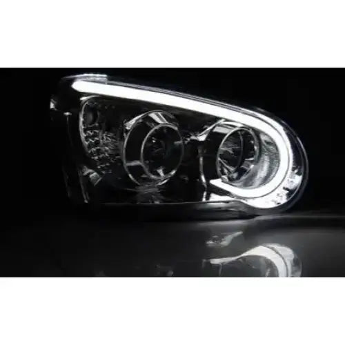 Hovedlys Subaru Impreza II GD 03-05 Tube Light Chrome med LED-lyslist og kromdetaljer sett skrått forfra.