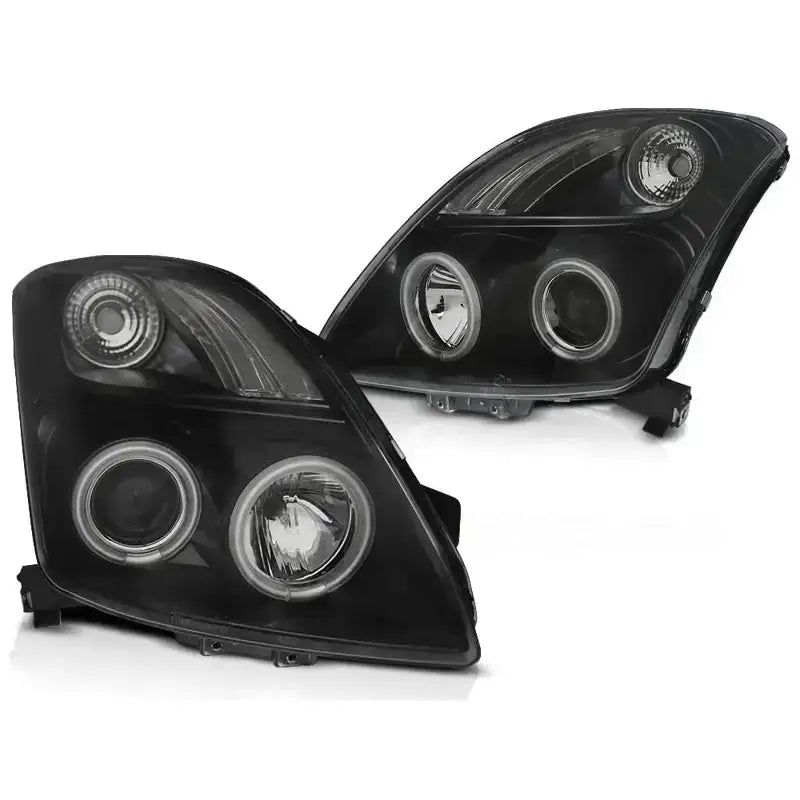 Frontlykter Suzuki Swift 05.05-10 med CCFL Angel Eyes Black, sett fra skrå vinkel med klart glass.