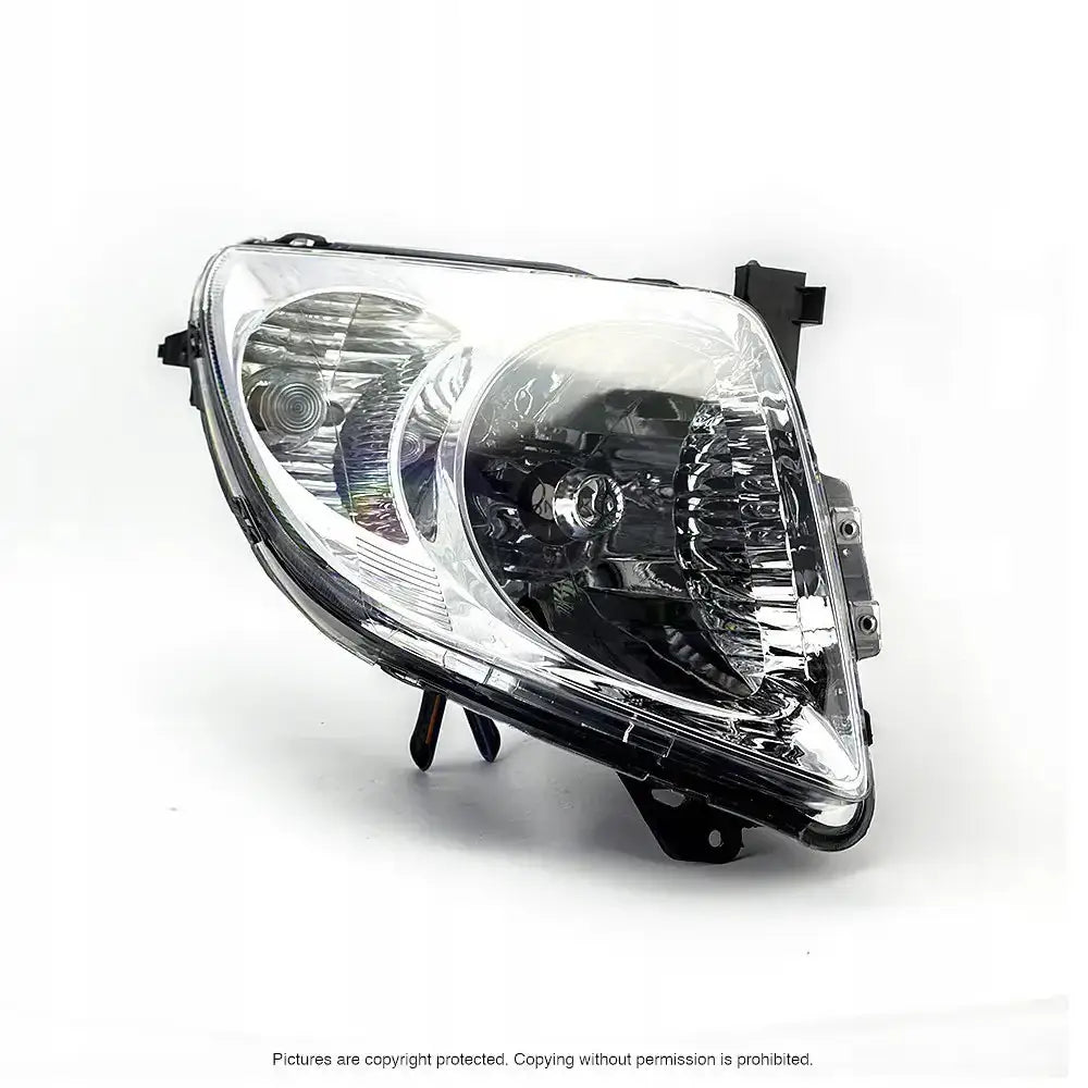 Hovedlykter Suzuki Swift 05-07 H4 sett skrått forfra med klart glass og synlige ledninger bak.