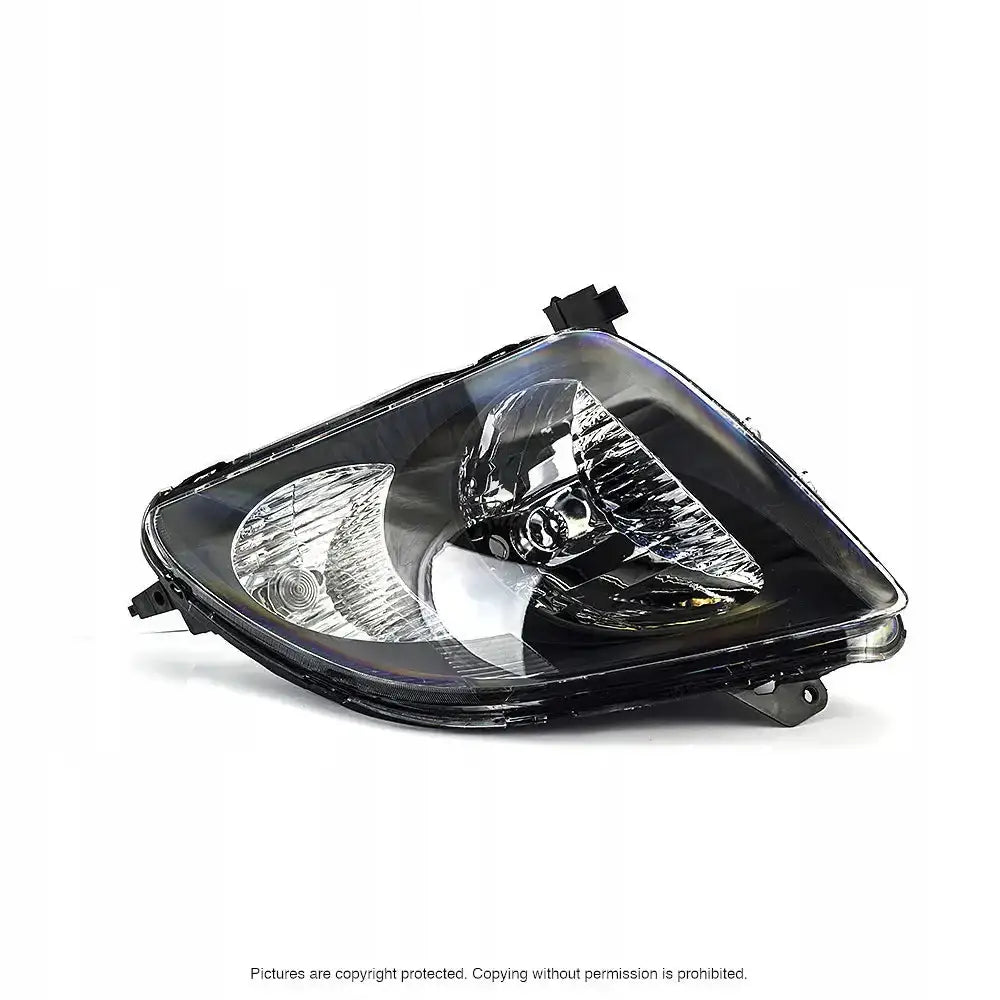 Hovedlykter Suzuki Swift 05-07 H4 med klart glass og sorte detaljer, sett fra skrå vinkel.