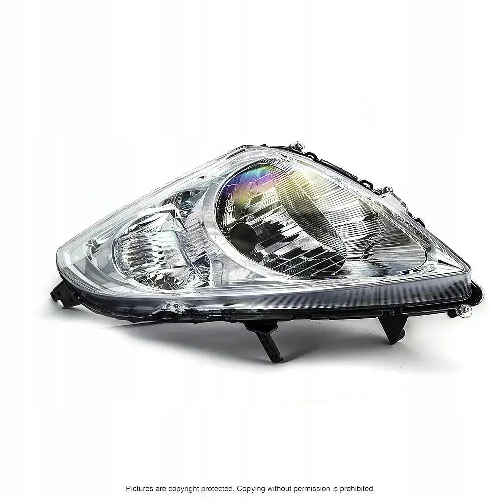 Hovedlykter Suzuki Swift 10-13 H4, trekantet design med klart glass og reflekterende innside.