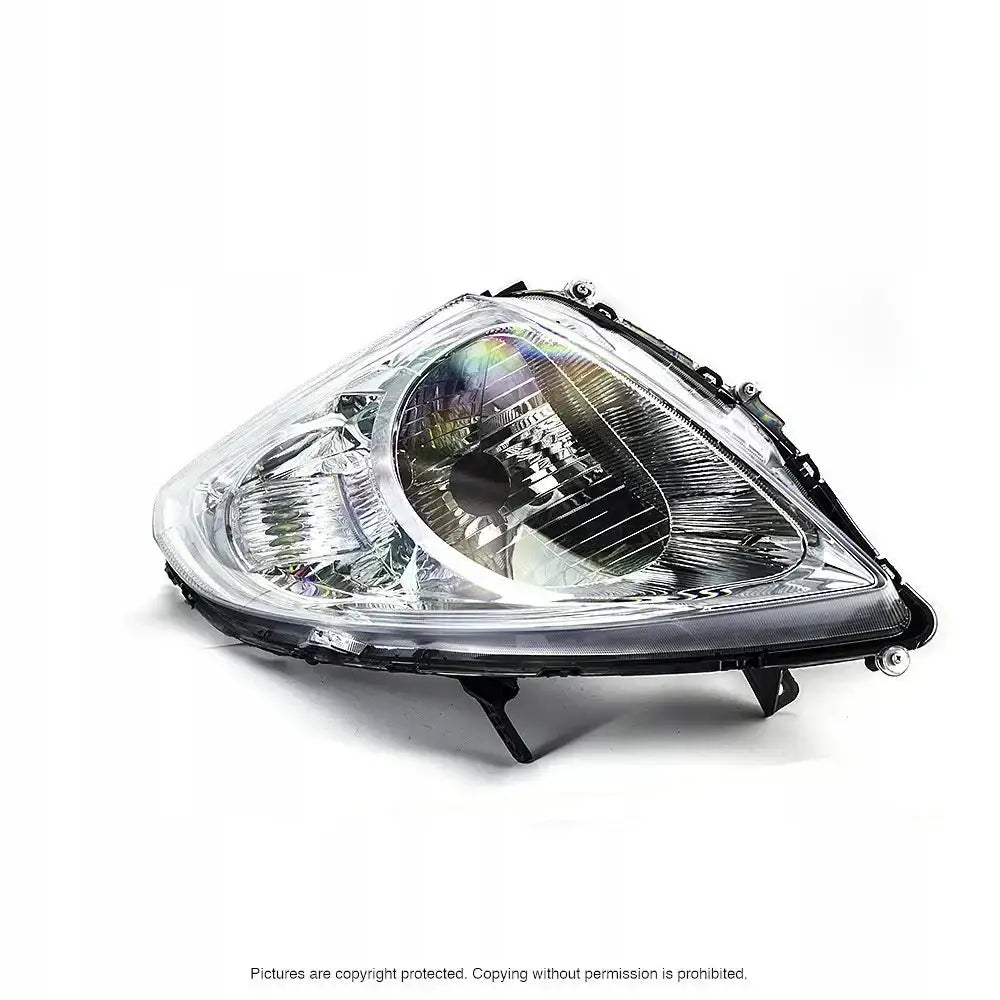 Hovedlys Suzuki Swift 10-13 H4, trekantet billykt med klart glass og sorte detaljer, sett skrått forfra.