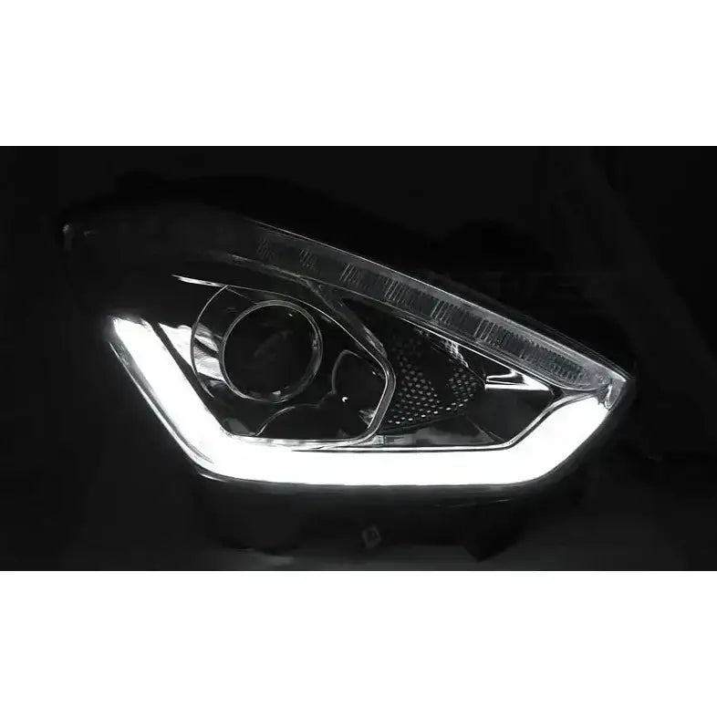 Headlights Suzuki Swift VI 17- Tube Light SEQ Chrome med LED-lyslist, nærbilde mot mørk bakgrunn.