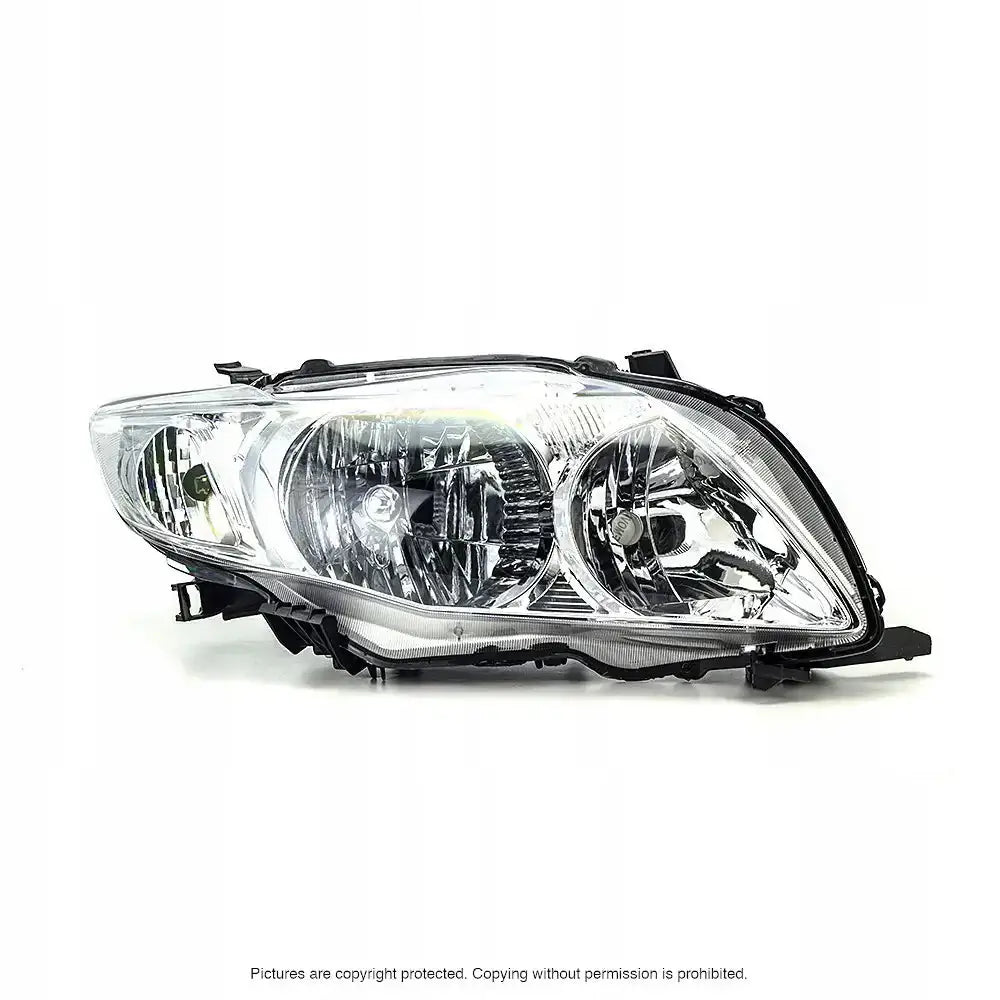 Hovedlykter Toyota Corolla E15 06-10 i klart glass og svart plast, skrå forside med synlige pærer.