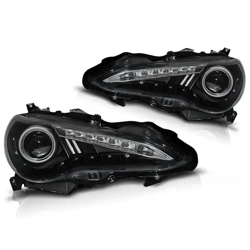 Frontlykter Toyota GT86 12- Black Tru DRL med sorte LED-elementer, sett fra skrå vinkel.